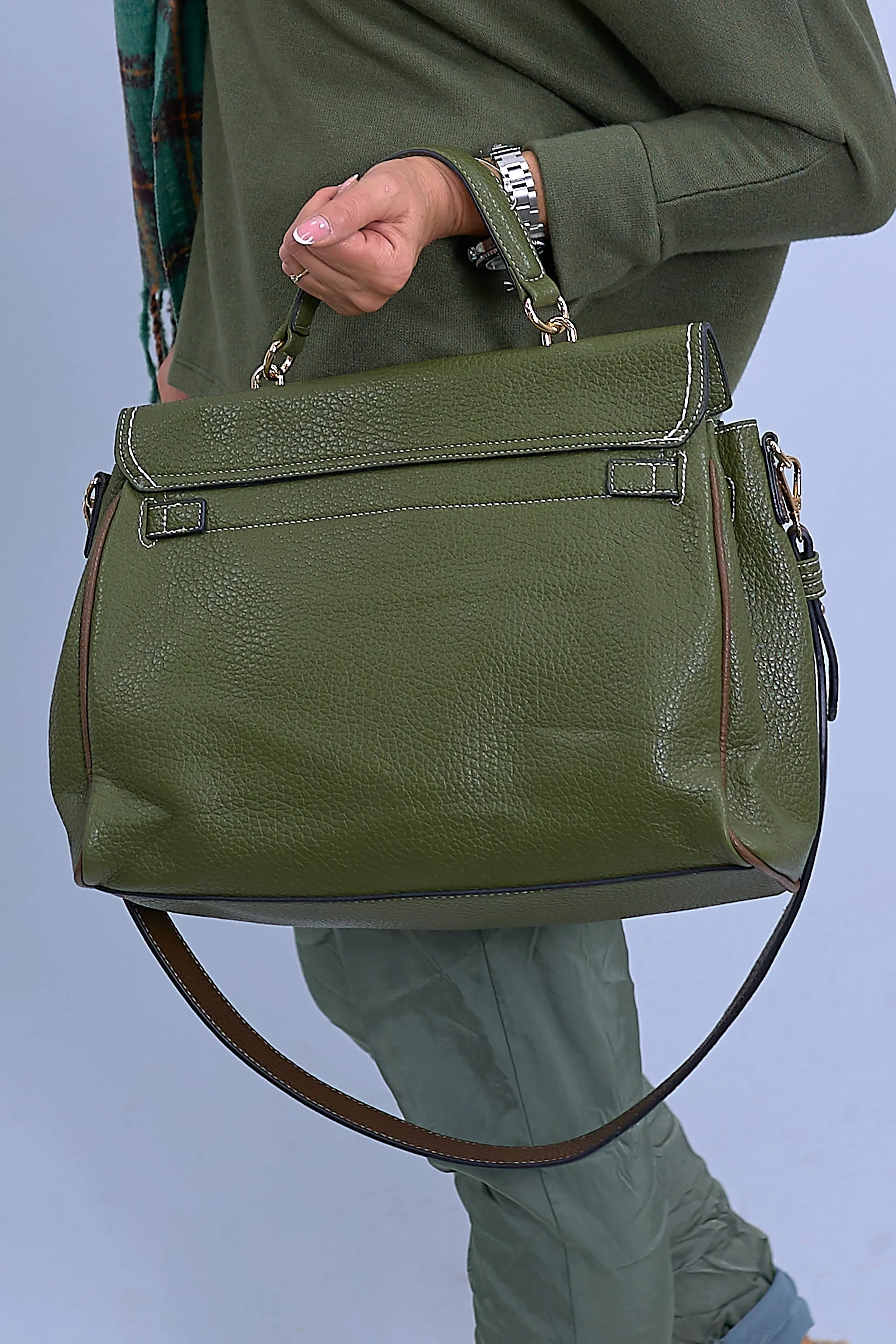 Modische Henkeltasche, khaki-braun