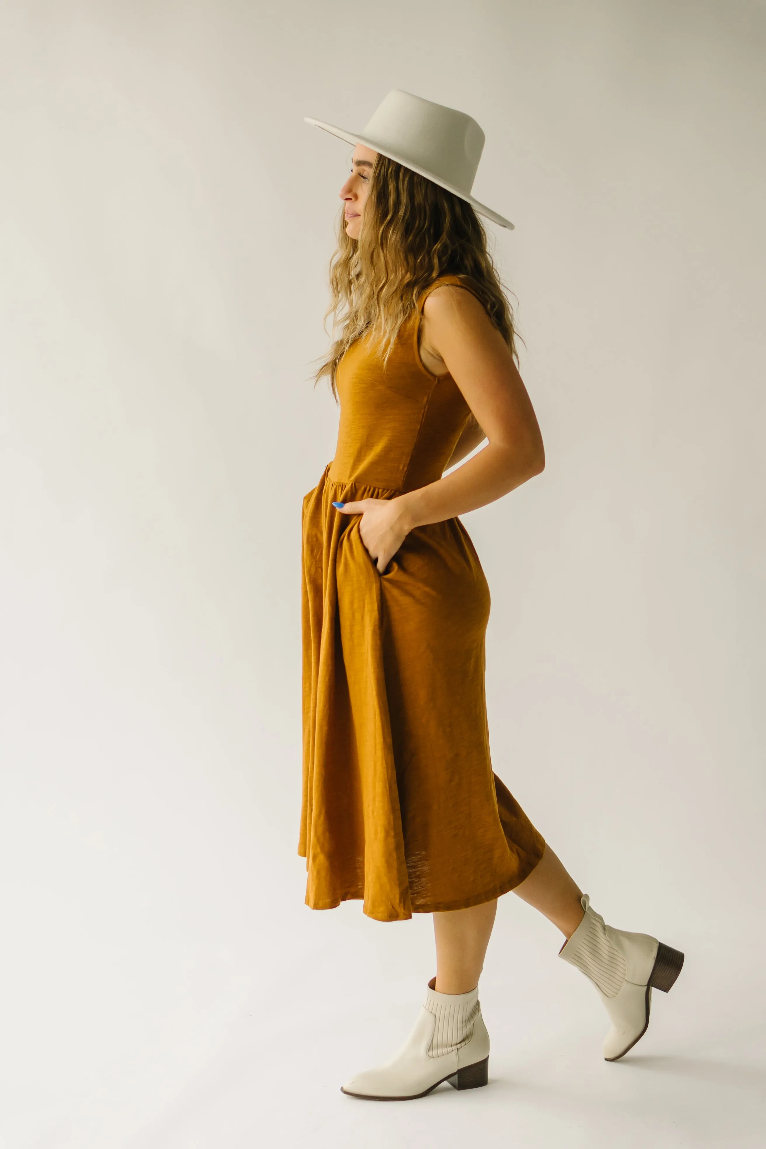 The Genoa Basic Midi Dress in Brown