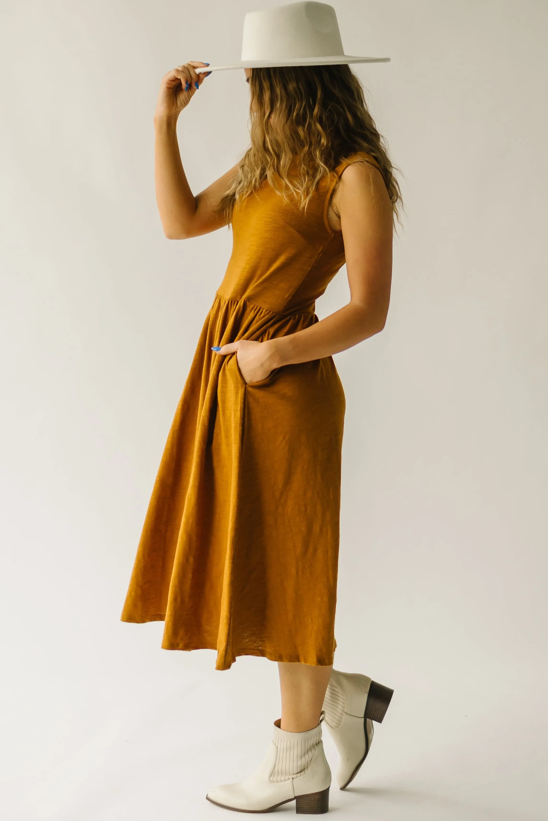 The Genoa Basic Midi Dress in Brown